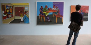    L'exposition "Beauté Congo" à la Fondation Cartier, un visiteur devant des oeuvres de Cheik Ledy © Ginies / SIPA 
